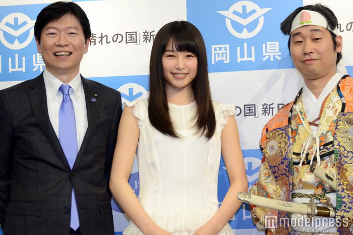 (左より)伊原木隆太氏、桜井日奈子、前野朋哉(C)モデルプレス