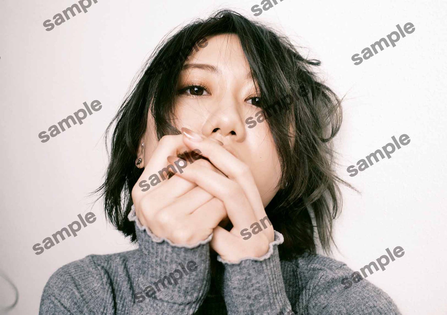 古畑奈和1st写真集「感情の境界線」（5月31日発売）タワーレコードオンライン購入者限定絵柄／撮影：桑島智輝（C）光文社