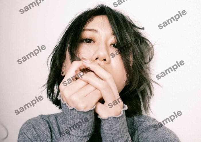 古畑奈和1st写真集「感情の境界線」(5月31日発売)タワーレコードオンライン購入者限定絵柄/撮影:桑島智輝(C)光文社