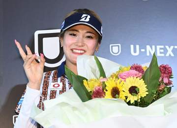 全英V桑木志帆に安住アナ「すらーっとされていて。足首とかものすごく細くて」 ヴィトンのピアス＆個性的ネイルで登場→「結構、珍しいと思います」