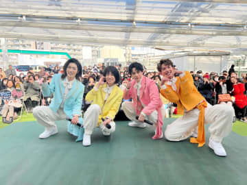 純烈弟分「モナキ」の初リリイベでお忍び酒井が強烈ヤジw 子持ち一級建築士に元戦隊ヒーローら4人組「ずっと会社員だったので」200人沸く