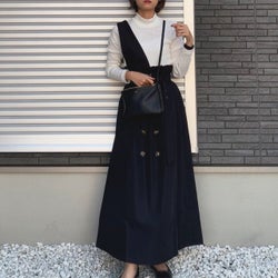 《ハイネックの白インナー》のおしゃれな重ね着テク|秋冬にとっても使える!