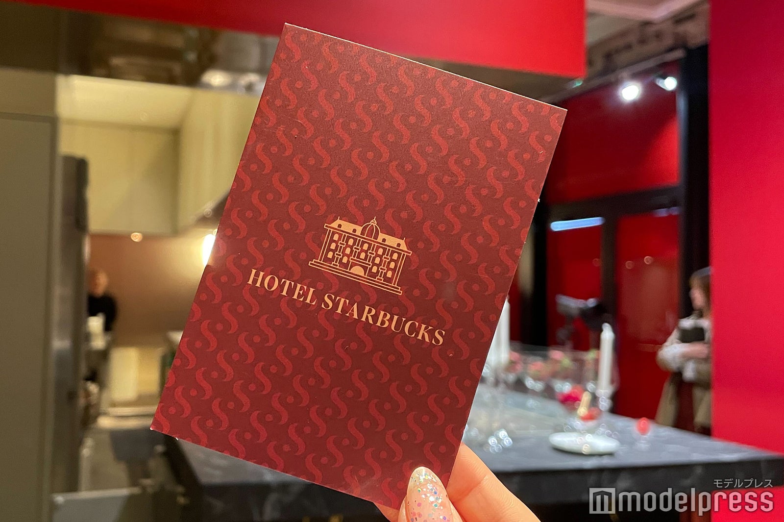 カードキー風のステッカー（C）モデルプレス