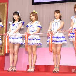 (左から)横山由依、渡辺麻友、高橋みなみ、大島優子、篠田麻里子