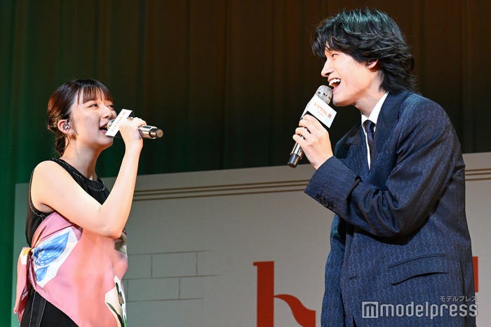 上白石萌歌、佐野晶哉(C)モデルプレス