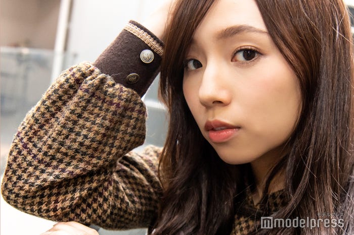 モデルプレスのインタビューに応じた新内眞衣(C)モデルプレス