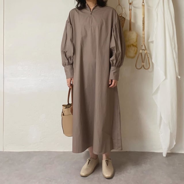 junoahのハーフジップボリューム袖ワンピ
