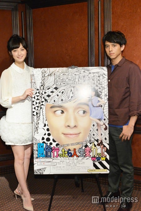 映画「風俗行ったら人生変わったwww」(11月9日公開)に出演する佐々木希(左)、満島真之介(右)