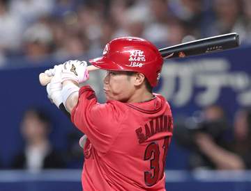 広島・坂倉 さすが4番だ！七回決勝タイムリー＆今季2度目猛打賞 吉田にリベンジ「絶対に振り負けないようにいこうと」