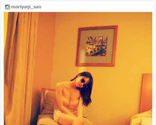 永尾まりや、胸元&美脚を大胆披露のSEXYショットにファン歓喜「ドキッとした」「エロい」