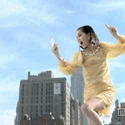 水原希子が出演するCM「快速カメラ編」