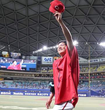 広島・栗林 1カ月半ぶり勝利7回2失点 先発で初の2桁三振「1試合でも多く勝利を」 辰見の偉業も祝福