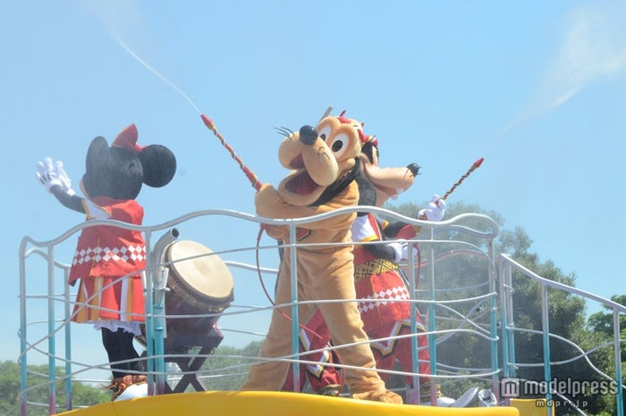 ディズニーランドの夏祭り ミッキー ミニーが舞い踊る新プログラムスタート モデルプレス