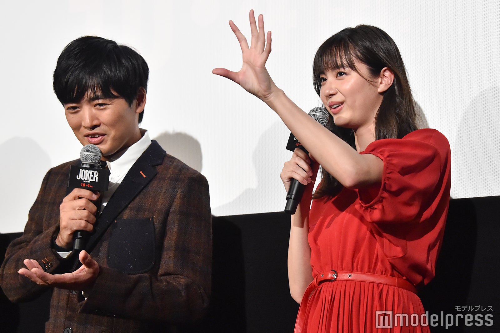 劇団ひとり、新川優愛 （C）モデルプレス