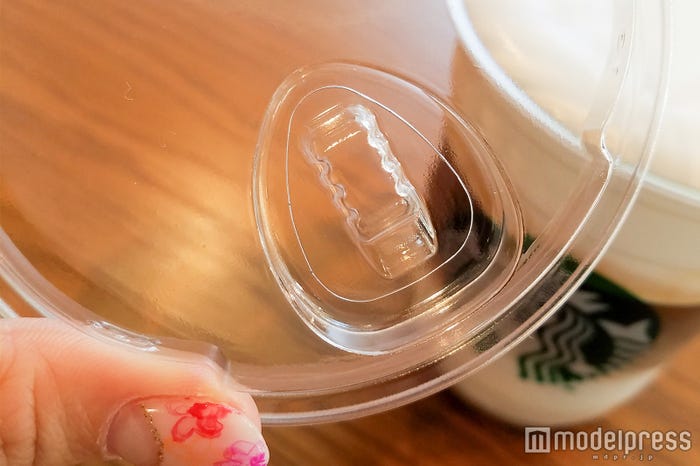 飲み口も大きくなっており、クッション性を直に感じられます (C)モデルプレス