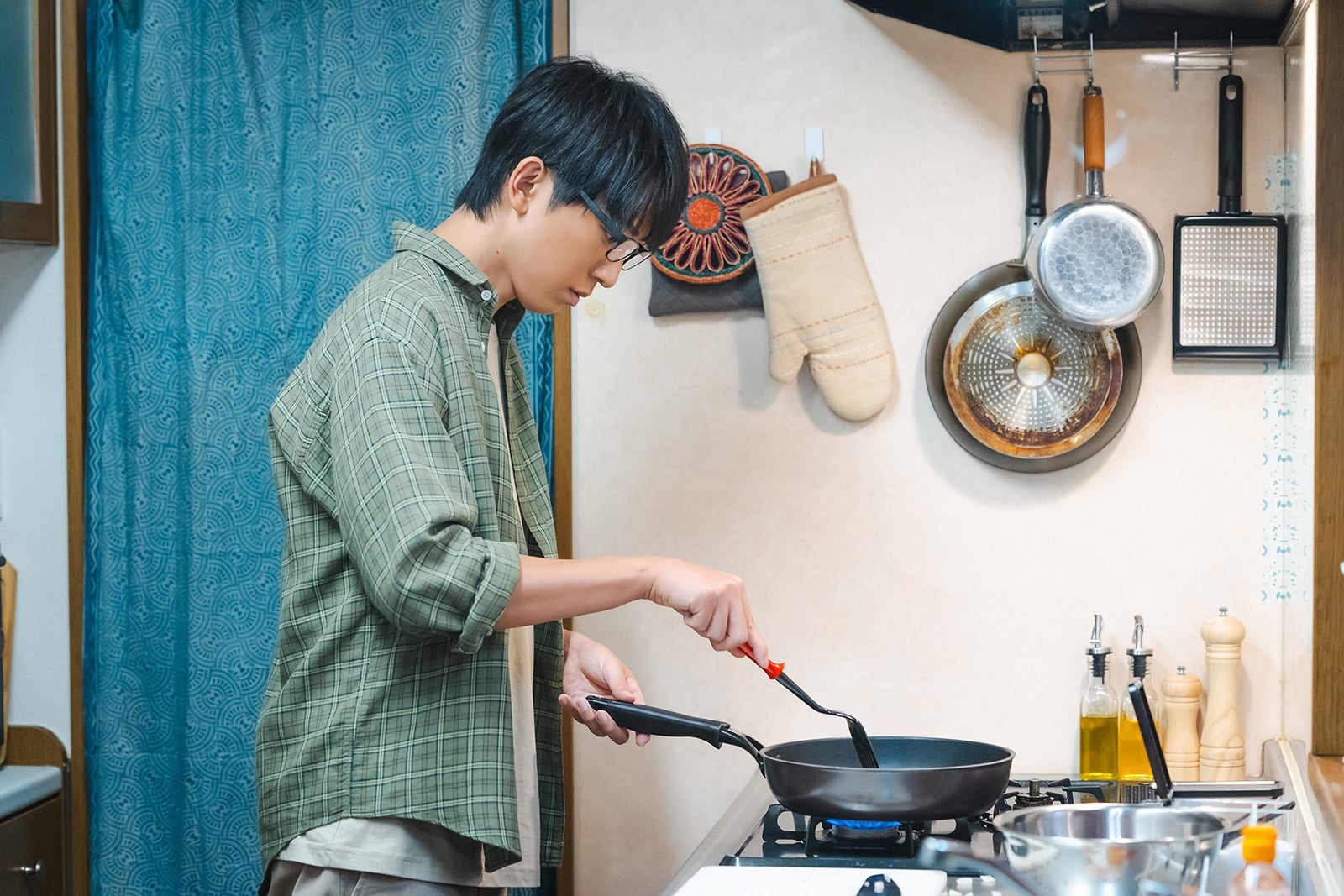 小山慶一郎（C）柳原望／KADOKAWA（C）中京テレビ