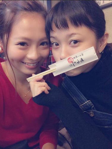 鈴木あやとの仲良し2ショット/公式Twitterより