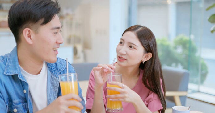 適度に褒めて距離を保つ