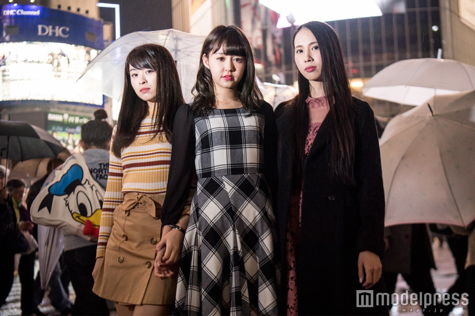 （左から）相沢りんな、流川るな、李璃（C）モデルプレス