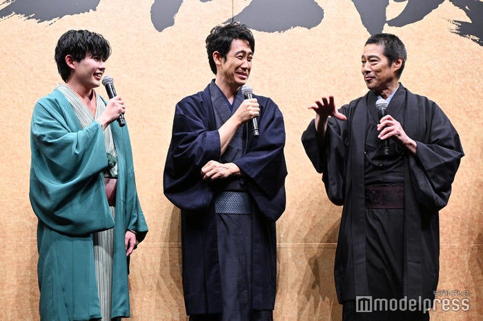 長尾謙杜のアクションが過酷すぎたため「もうやめとこ?」と心配した堤真一(C)モデルプレス