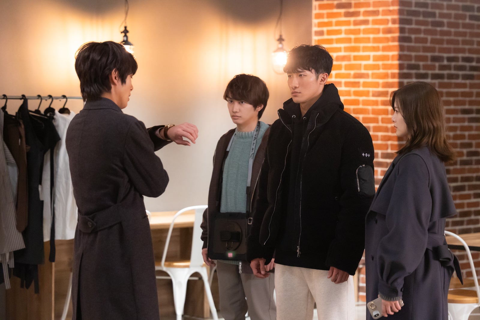 溝端淳平、藤原丈一郎、岩本照、白石麻衣（C）テレビ朝日