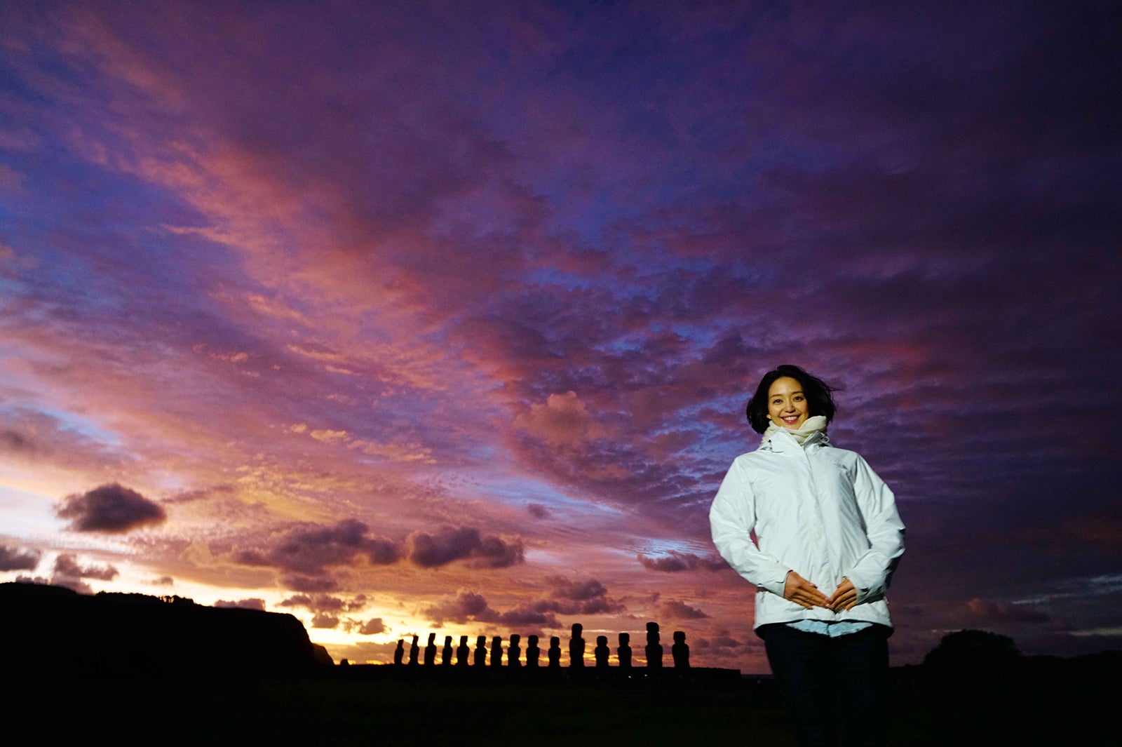 イースター島の朝焼けに感動する松島花／画像提供：BS朝日