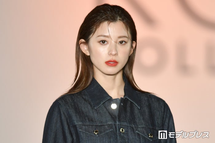 朝比奈彩、スラリ美脚全開の私服ショット公開「完璧スタイル」「かっこよすぎ」