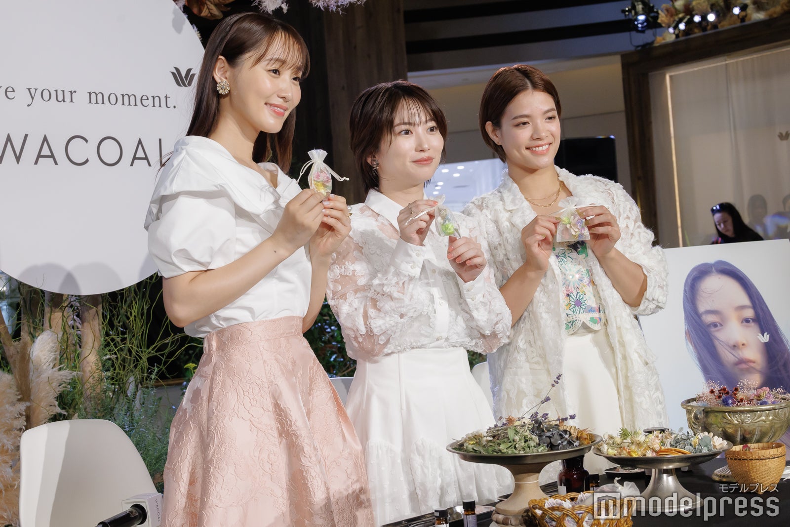 菅井友香、志田未来、阿部詩（C）モデルプレス