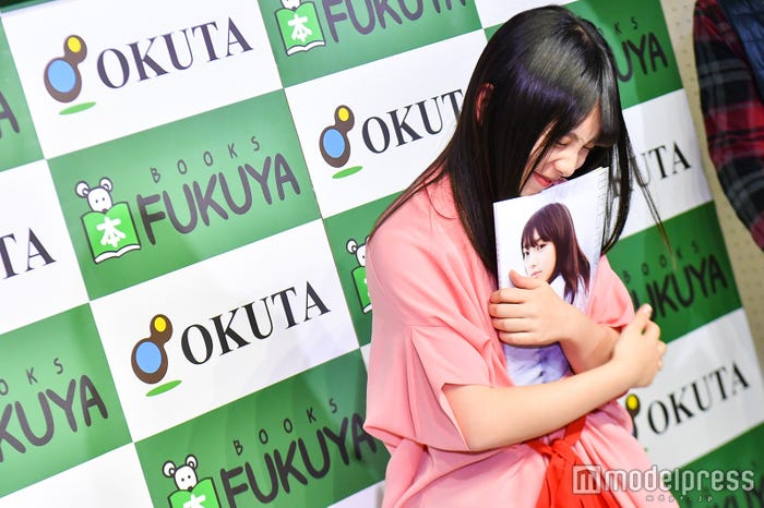 与田祐希、照れる。。(C)モデルプレス