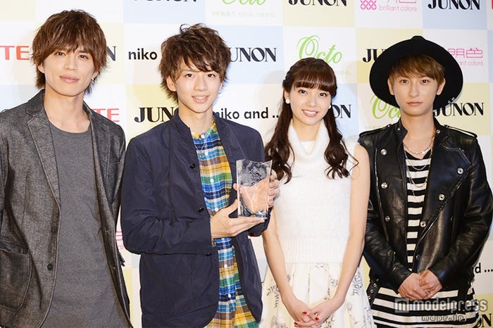 (左から)山本裕典、飯島寛騎さん、新川優愛、與真司郎(AAA)