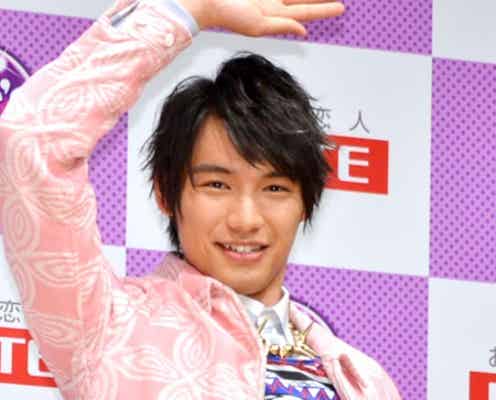 福士蒼汰、奇抜な派手ファッションで新境地