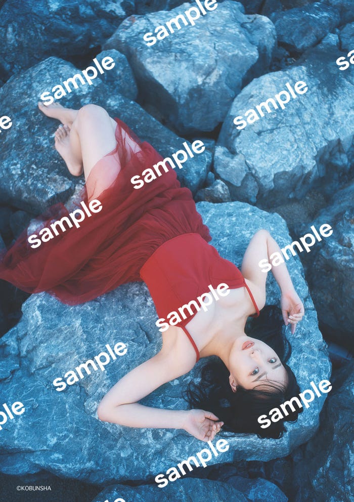 加藤夕夏1st写真集「心に秘めたもの」HMV SHINSAIBASHI特典⽣写真(C)岡本武志/光文社