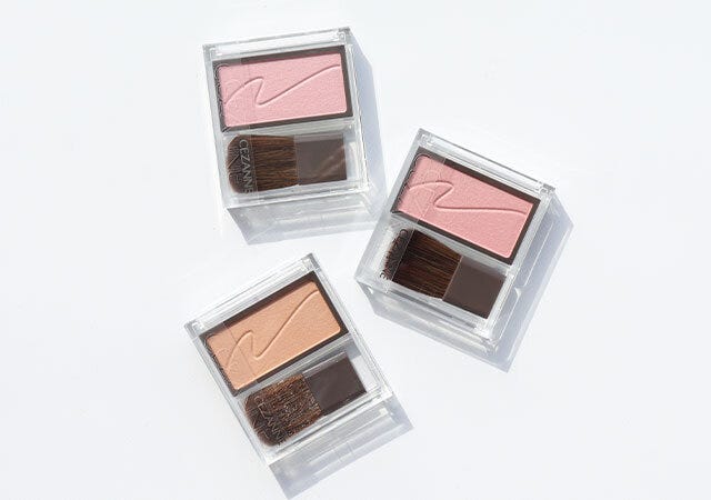 セザンヌ　ツヤ肌アイテム　チークブラッシュ