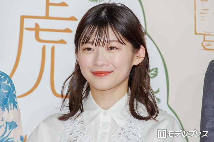 伊藤沙莉、共演者から人柄絶賛される「弾むボールのよう」「助けられました」＜虎に翼＞