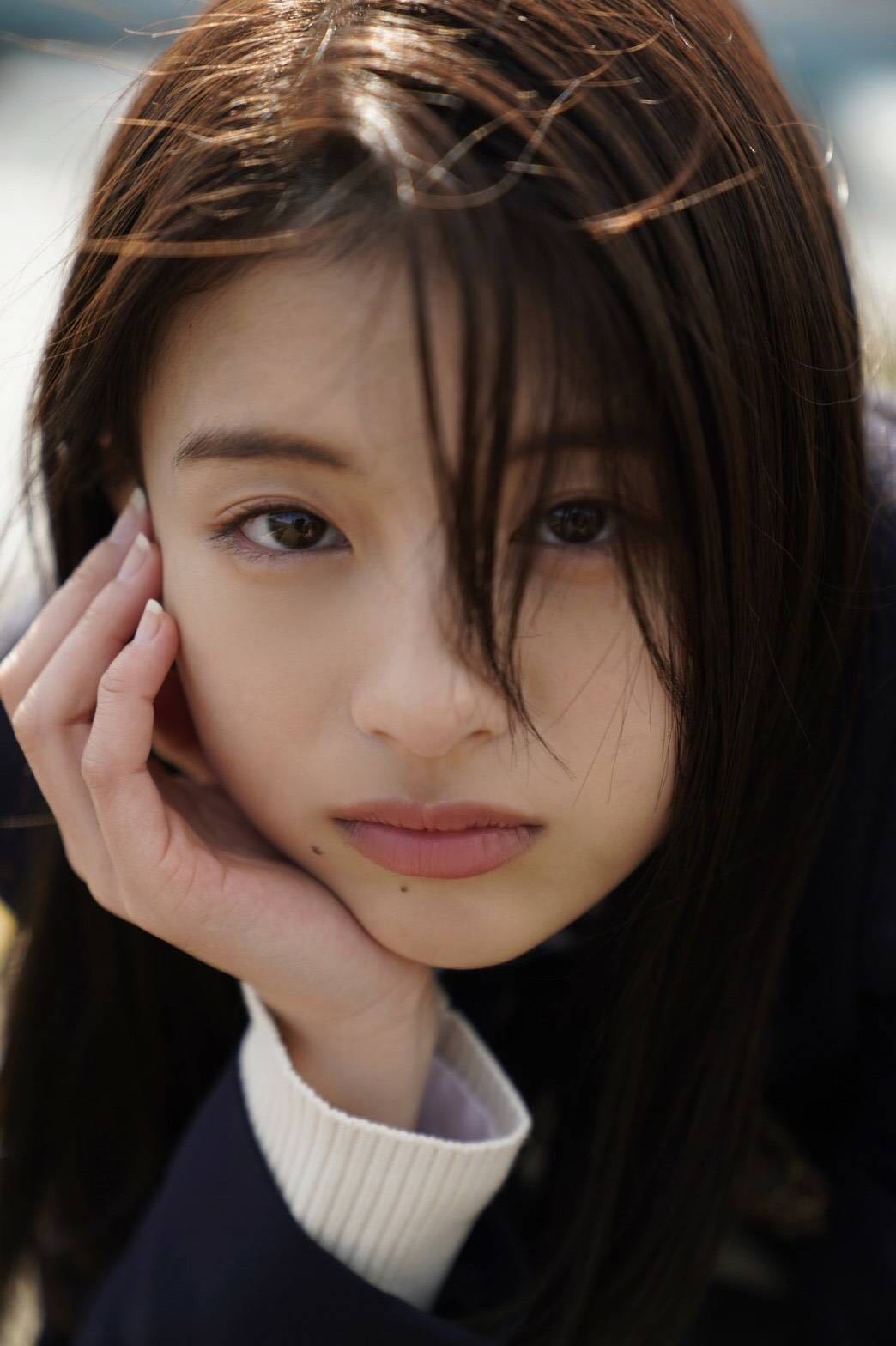 出口夏希／アザーカット（C）鈴木ゴータ ／ヤングマガジン