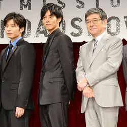 （左から）田中圭、松坂桃李、石坂浩二