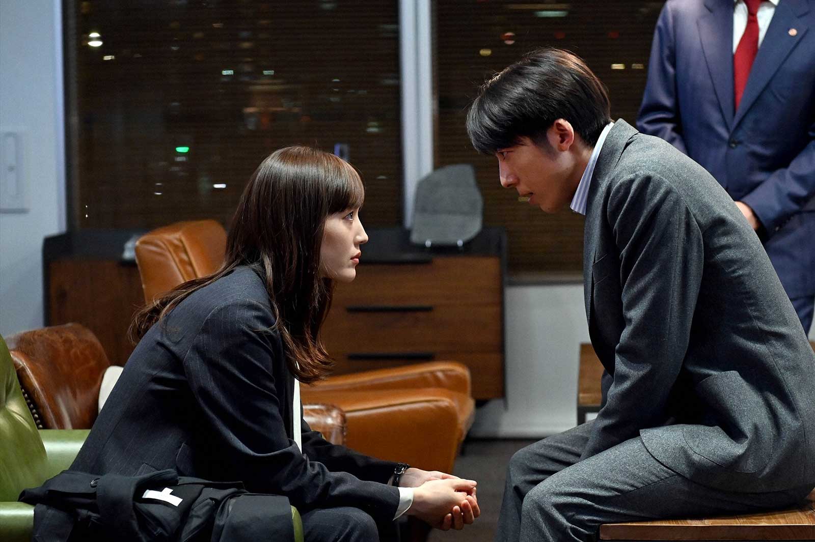 綾瀬はるか、高橋一生「天国と地獄 ～サイコな2人～」第8話より（C）TBS