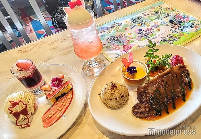 センターストリート・コーヒーハウス(C)モデルプレス(C)Disney