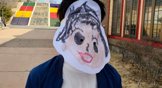 「何かおかしい」場面写真（C）テレビ東京