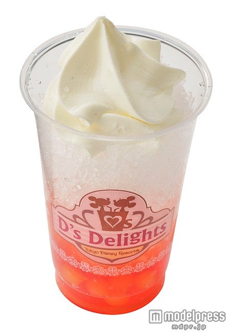 フローズンデザートドリンク（ストロベリー＆ミルクソフトクリーム）￥500／（C）Disney