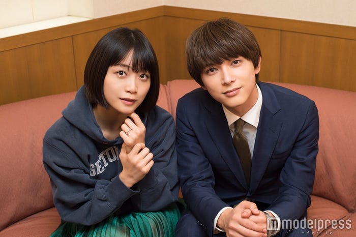 モデルプレスの取材に応じた(左から)深川麻衣、吉沢亮 (C)モデルプレス