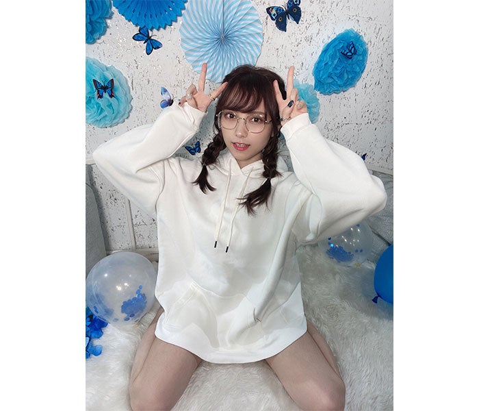 桃月なしこ 丸メガネ おさげの組み合わせが最強カワイイ モデルプレス