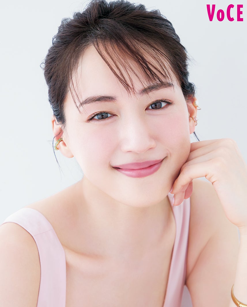 綾瀬はるか、前向きな生き方にスタッフも涙 5年ぶり「VOCE」表紙