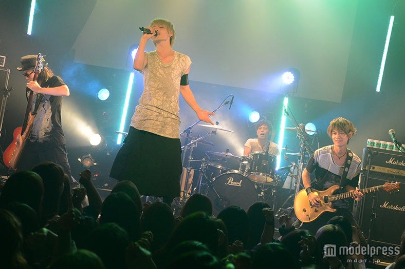 噂のシンデレラバンドThinking Dogs、サプライズ発表にファン歓喜＜ライブレポ＞