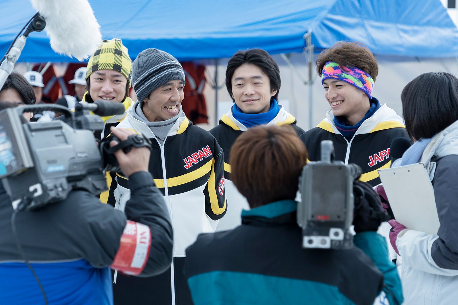 （左）濱津隆之／映画「ヒノマルソウル～舞台裏の英雄たち～」場面写真 （C）2021映画「ヒノマルソウル」製作委員会