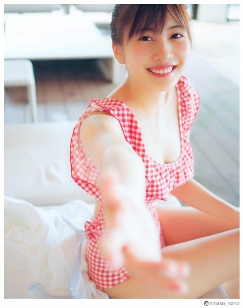 佐野ひなこ、“美谷間チラリ”水着ショット連投でファン悶絶「彼女感にドキドキ」