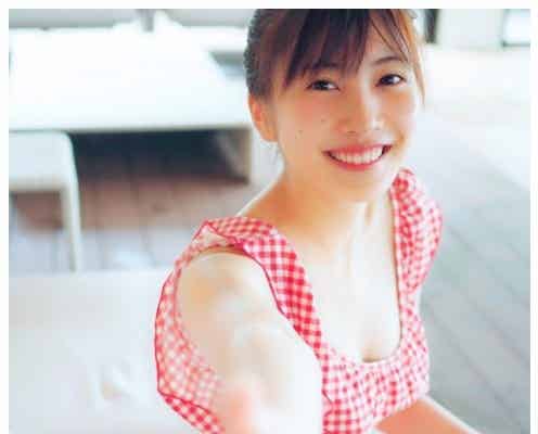 佐野ひなこ、“美谷間チラリ”水着ショット連投でファン悶絶「彼女感にドキドキ」