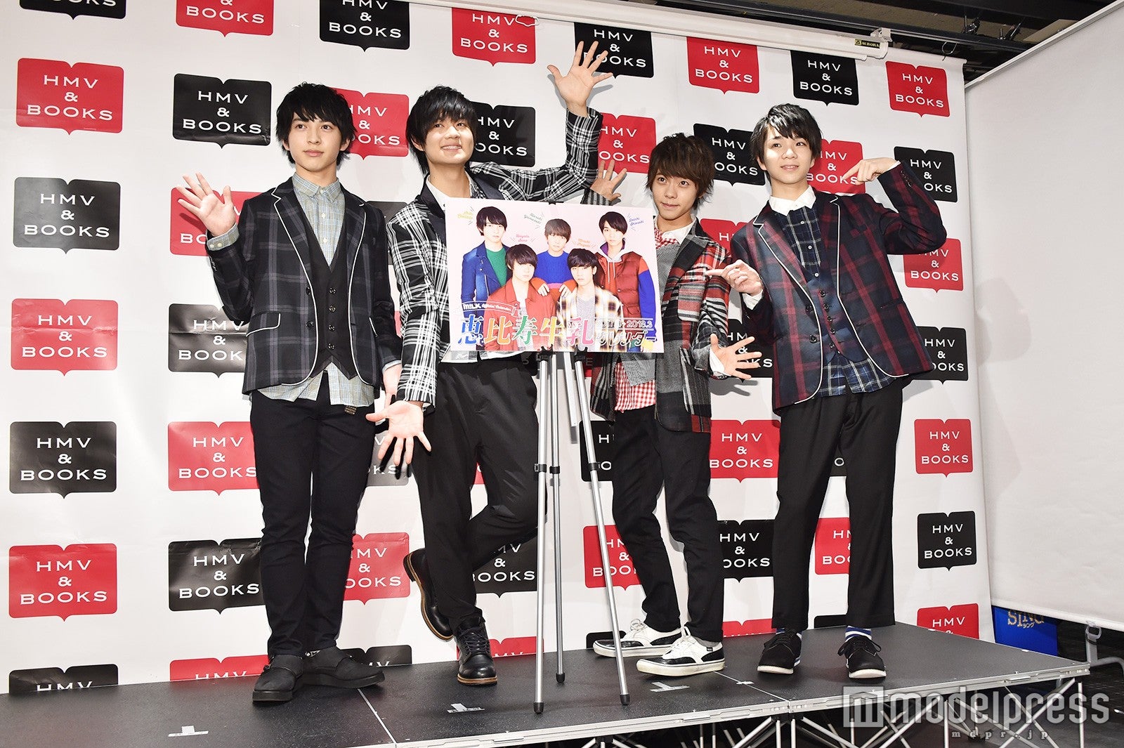 （左から）吉田仁人、佐野勇斗、山﨑悠稀、塩﨑太智（C）モデルプレス