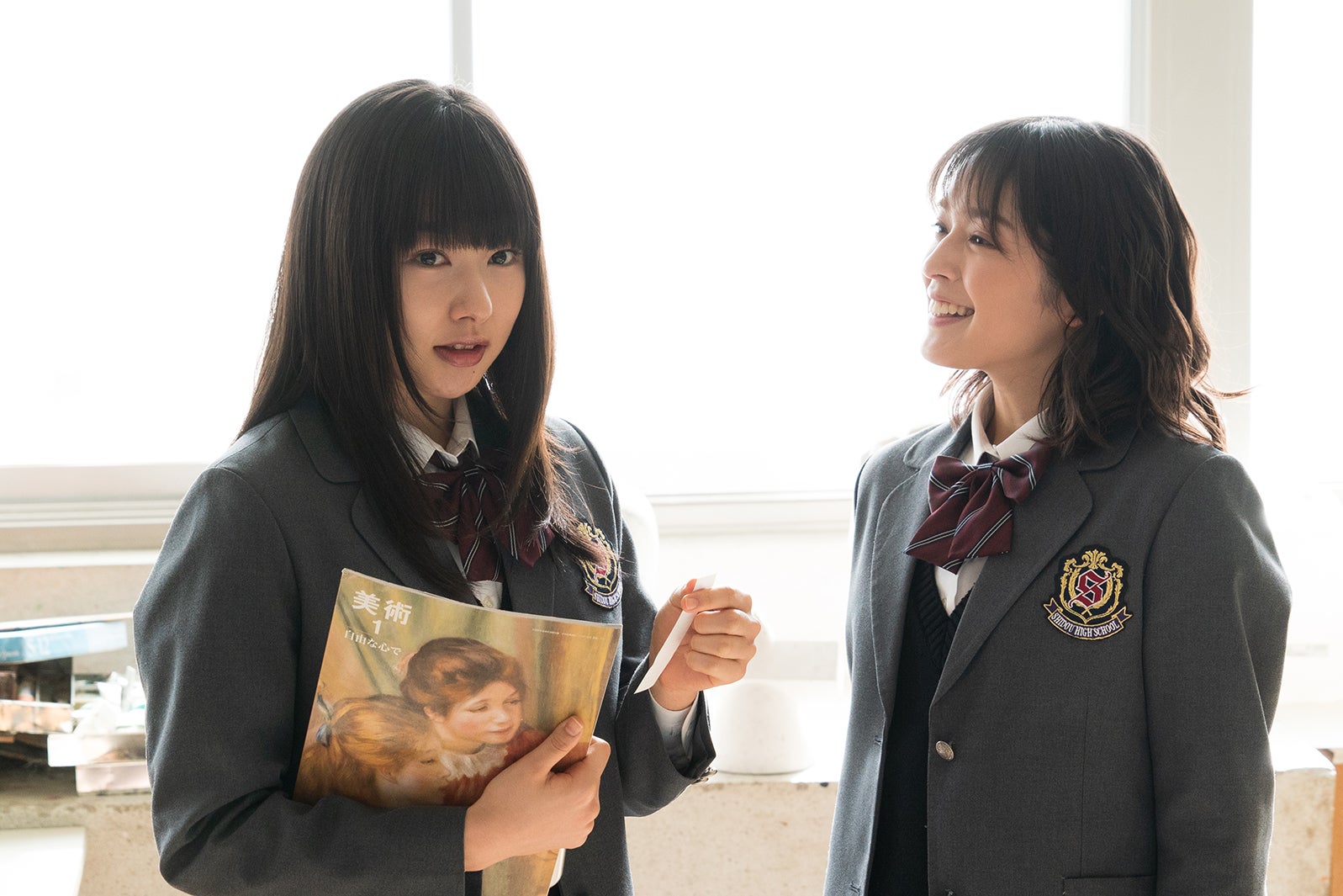 桜井日奈子、矢作穂香／「僕の初恋をキミに捧ぐ」第3話より（C）テレビ朝日