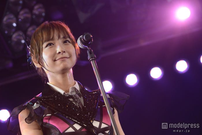 AKB48から卒業した篠田麻里子(C)AKS